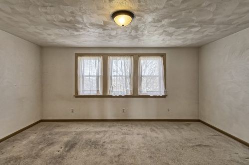 4511 Lincoln Ave, Jeannette PA  15644-3062 exterior