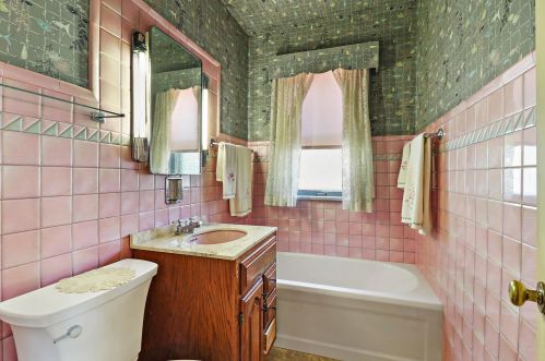 7718 10 Ave, Kenosha WI 53143-6047 exterior