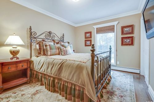 15 Frost Valley Rd, Mount Sinai NY  11766-1401 exterior