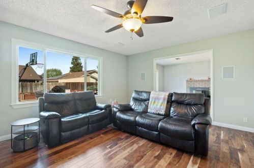 1099 Welburn Ave, Gilroy, CA 95020-3908