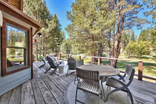 2215 Columbine Trl, South Lake Tahoe, CA 96150-6801