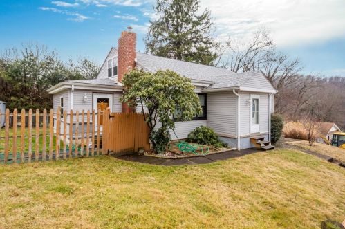 4623 Huber Ln, Pittsburgh, PA 15122-1425