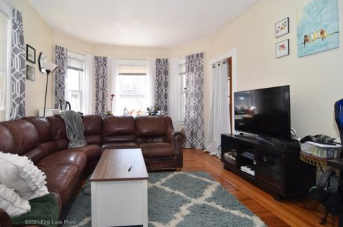 90 University Ave, Providence, RI 02906-4512
