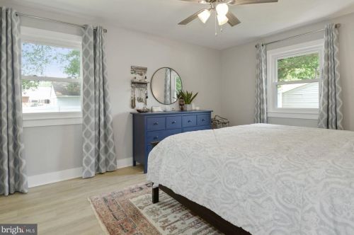 1268 Redwood Ct, Herndon VA  20170-3634 exterior