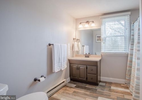 385 Zynn Rd, Downingtown PA  19335-1146 exterior