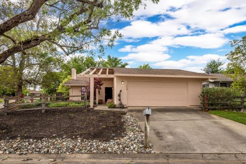 6616 Vierna Ct, Citrus Heights, CA 95621-5440