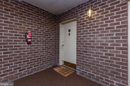1424 Northgate Sq, Herndon, VA 20190-3740