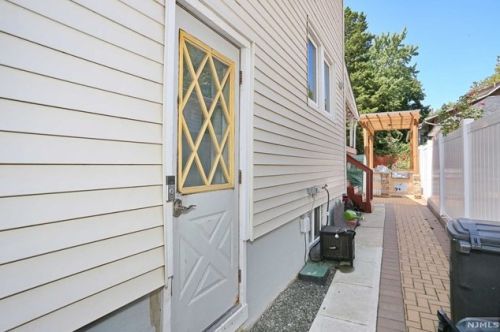 384 Elm Ave, Bogota NJ  07603-1501 exterior