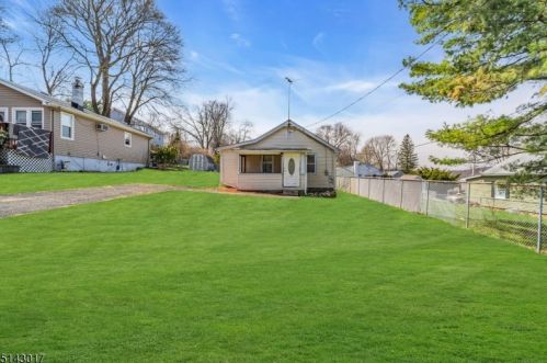 18 Outlook Ave, Mount Olive NJ  07828-2919 exterior