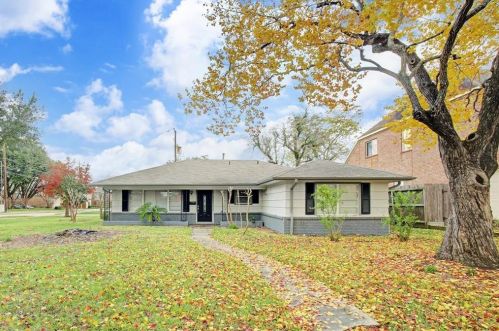 4521 Wedgewood Dr, Bellaire, TX 77401-3105