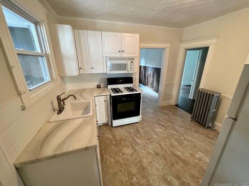 318 Pine St, Waterbury CT  06704-2931 exterior