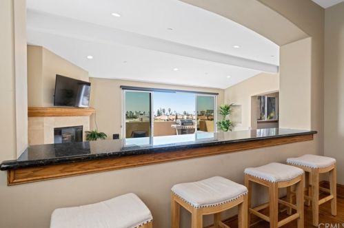 607 Gertruda Ave, Redondo Beach CA  90277-2132 exterior