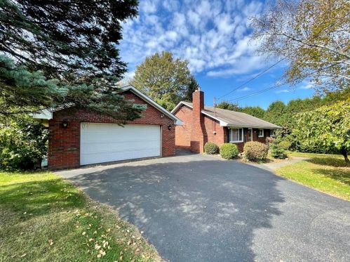 202 Mathews Way, New Castle, PA 16101-8622