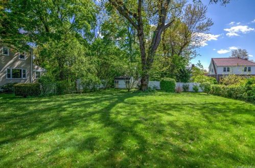 353 Hussey Rd, Mount Vernon NY  10552-2305 exterior