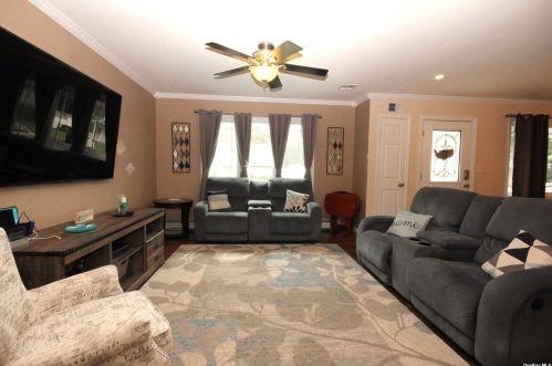 656 Sandra Ave, West Islip NY  11795-2524 exterior