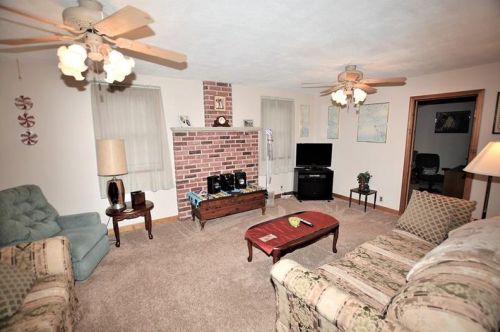 103 Huebner Dr, Pittsburgh, PA 15237-2409