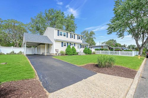 19 Midday Dr, South Setauket, NY 11720-2358
