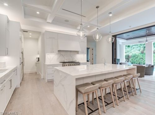 336 1st Ave, Naples FL  34102-5905 exterior