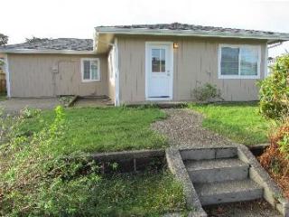 590 Franklin Ave, Bandon, OR 97411-9632