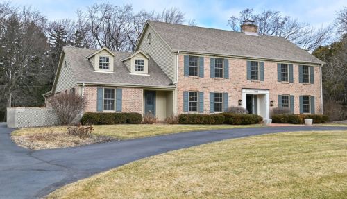 1200 Donges Ct, Milwaukee, WI 53217-1414