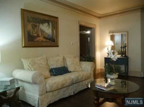 63 Palisades Blvd, Palisades Park NJ  07650-2297 exterior