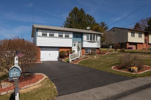 246 Great Smokey Dr, Pittsburgh, PA 15239-2326
