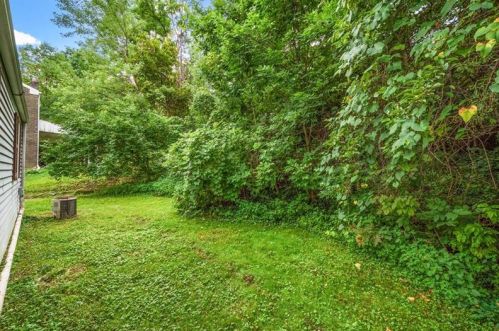 90 Adams Dr, Pittsburgh, PA 15241-1302