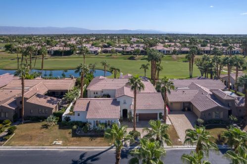 56430 Muirfield Vlg, La Quinta CA  92253-7648 exterior
