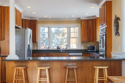 112 Atlantic Ave, Groton CT 06340-8803 exterior