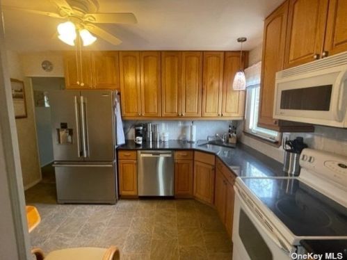2683 Maple Ave, North Bellmore, NY 11710-2457