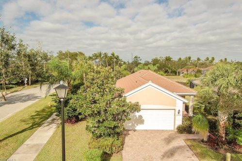 7234 Adriana Ct, Naples, FL 34114-2735