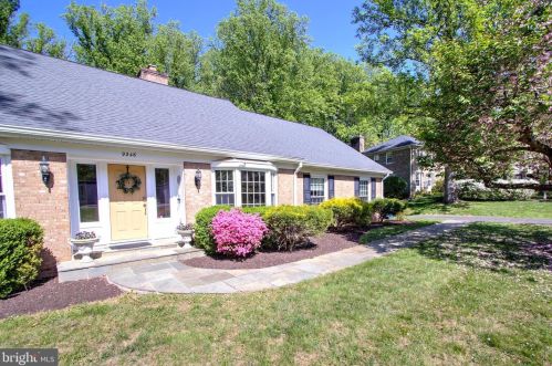 9246 Wood Glade Dr, Great Falls, VA 22066-2209