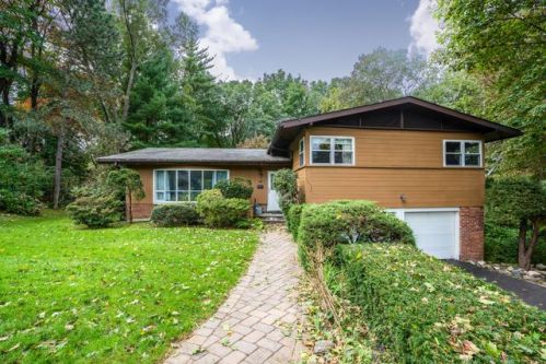 8 Eaton Ln, Scarsdale, NY 10583-3110