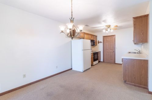 1084 Timberwood Dr, Beaver Falls PA 15010-1614 exterior