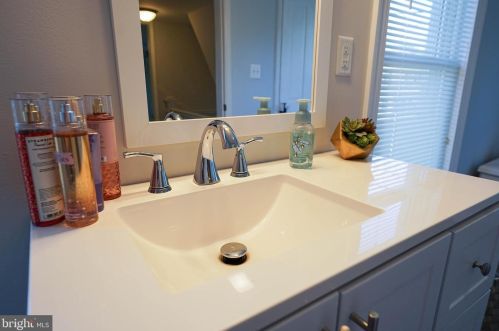 411 6th St, Laurel DE  19956-1363 exterior