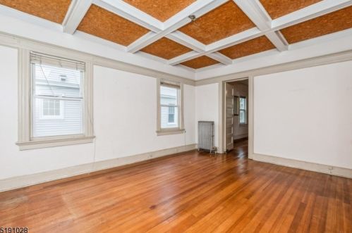 19 Cloverhill Pl, Montclair NJ 07042-4818 exterior