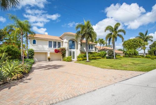 38 Dolphin Cir, Naples, FL 34113-4016