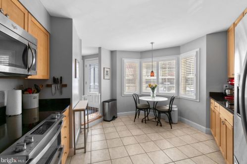 9077 Giltinan Ct, Springfield VA  22153-1140 exterior