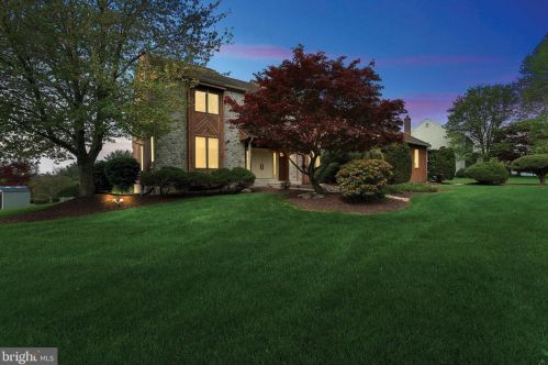 24 Silo Hill Dr, Southampton, PA 18954-1145