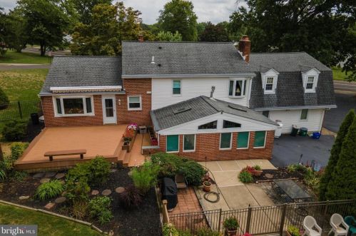 563 Trenton Rd, Fairless Hills, PA 19030-2810