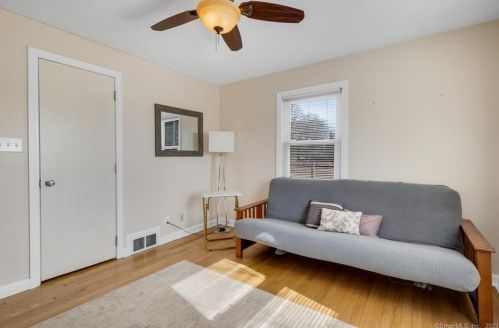 11 Peter Parley Row, Kensington CT  06037-3123 exterior
