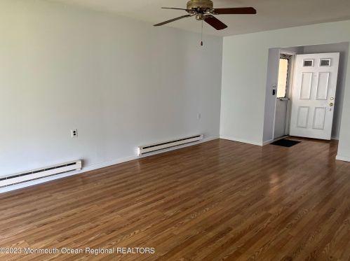 39 Baser Ln, Bricktown, NJ 08724-1965