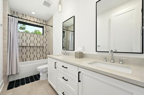 2019 Brentwood St, Austin TX  78752-4105 exterior