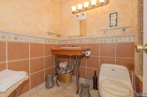 81 Fox Run Dr, Englewood NJ  07631-5055 exterior