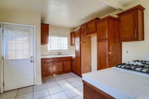 1117 Loma Vis Dr, Long Beach CA 90813-2806 exterior