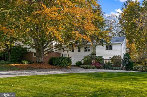 1530 Hillcrest Rd, Lancaster, PA 17603-2417