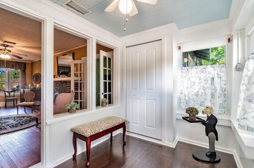 1306 Boyer St, Tarpon Springs, FL 34689-5508