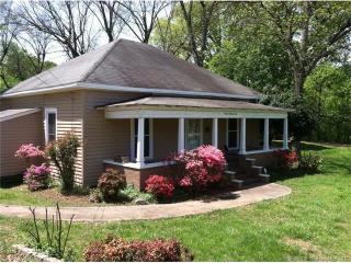 710 Laurel St, Lincolnton, NC 28092-3623