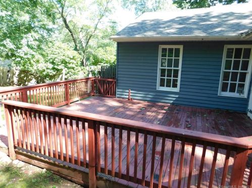 31 Linda Ave, Uncasville CT  06382-1722 exterior