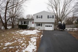 14 Kingsley Ave, Fortsville, NY 12831-2430
